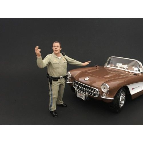 Highway Patrol Officer Directing Traffic Figurine / Figure For 118 Models By American Diorama