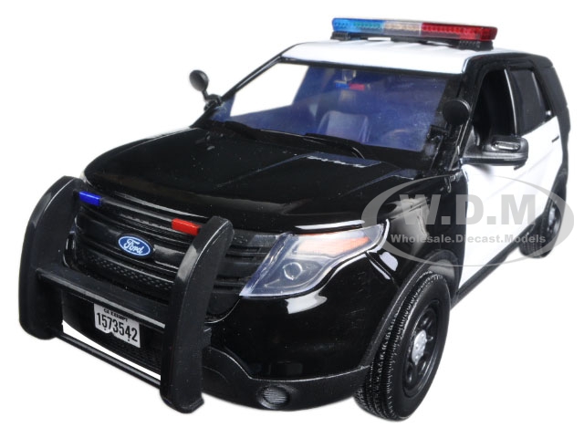 2015 Ford Police Interceptor Utility Black and White with Flashing Light Bar and Front and Rear Lights and 2 Sounds 1/18 Diecast Model Car by Motorma