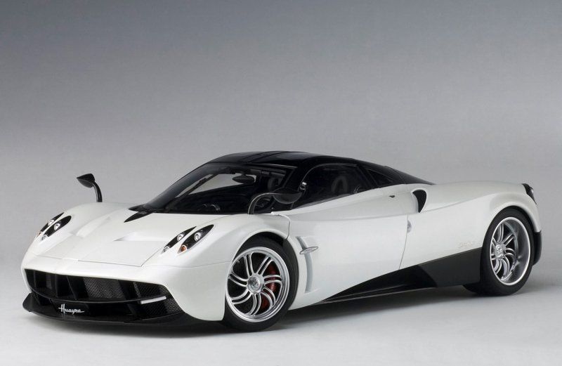 Pagani Huayra White 1/12 Model Car by Autoart