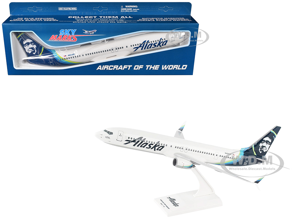 Boeing 737-900 Commercial Aircraft "Alaska Airlines" (N494AS) White with Blue Tail (Snap-Fit) 1/130 Plastic Model by Skymarks