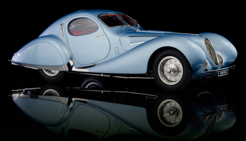 1937-1939 Talbot Lago T150 SS Figoni & Falaschi Teardrop Coupe RHD (Right Hand Drive) Blue Metallic with Red Interior 1/18 Diecast Model Car by CMC