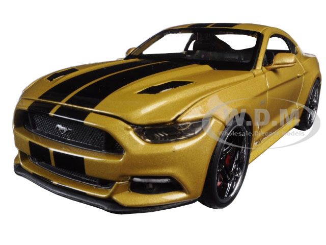 2015 Ford Mustang Gt Gold "classic Muscle" 1/24 Diecast Model Car By Maisto