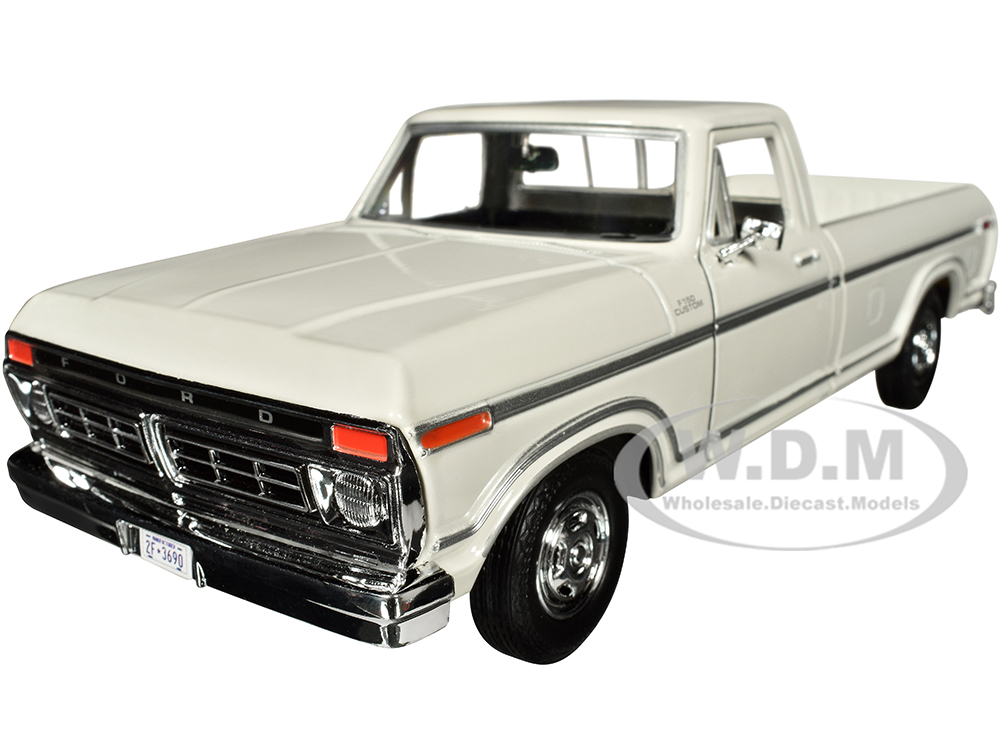 1977 Ford F-150 Custom Pickup Truck White Timeless Legends Series 1/24 Diecast Model Car by Motormax