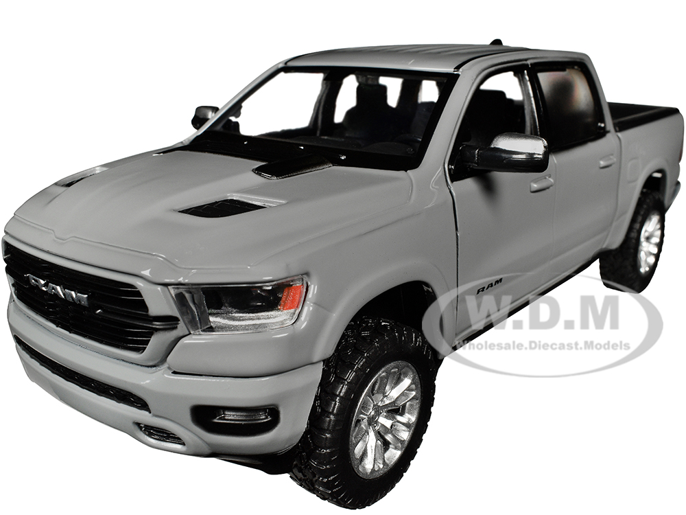 2019 RAM 1500 Laramie Crew Cab Pickup Truck Gray Timeless Legends Series 1/27 Diecast Model Car by Motormax