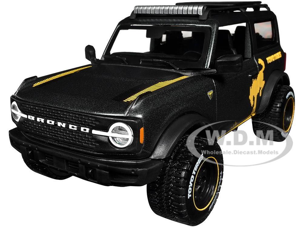 2021 Ford Bronco Badlands Dark Gray Metallic with Gold Graphics and Roof Rack "Off-Road" "Maisto Design" Series 1/24 Diecast Model Car by Maisto