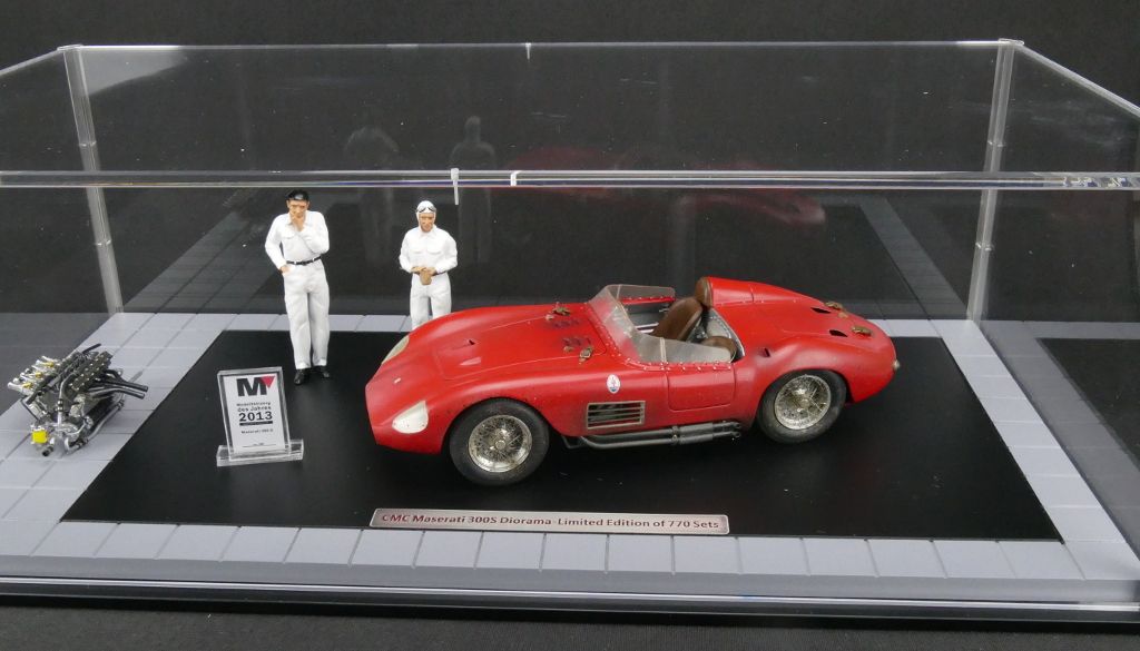 1956 Maserati 300s Dirty Hero With Engine 2 Figurines Miniature Award And Exclusive Showcase 1/18 Diecast Model Car By Cmc