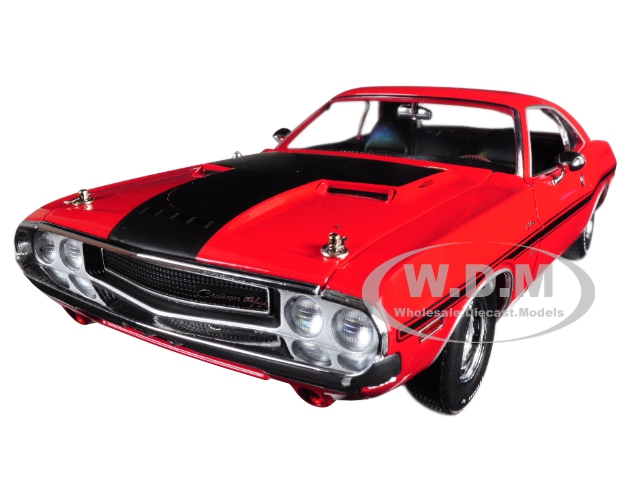 1970 Dodge Challenger R/t Red With Black Stripes "hawaii Five-0" (2010) Tv Series 1/18 Diecast Model Car By Greenlight