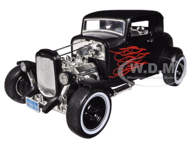 1932 Ford Hot Rod Matt Black With Flames Limited Edition / Platinum Collection 1/18 Diecast Model Car By Motormax