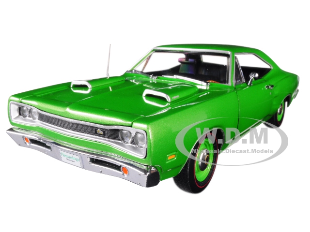 1969 Dodge Coronet Super Bee Green "hemmings Muscle Machines" Magazine Limited Edition To 1002 Pieces Worldwide 1/18 Diecast Model Car By Autoworld
