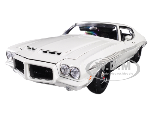 1972 Pontiac Lemans Gto Cameo White With Black Stripes Limited Edition To 402 Pieces Worldwide 1/18 Diecast Model Car By Acme